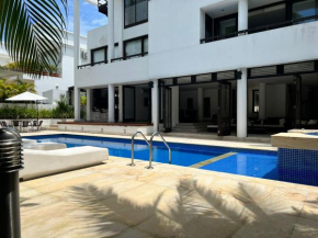 Casa con piscina en condominio Campestre el Peñon